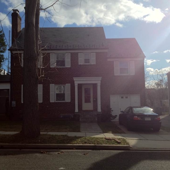 Meet your Posher, Ellington - Picture 1 of 1